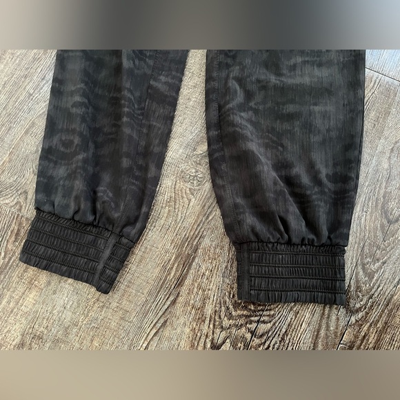 Athleta Camden Printed Jogger in size 6 - Picture 6 of 7